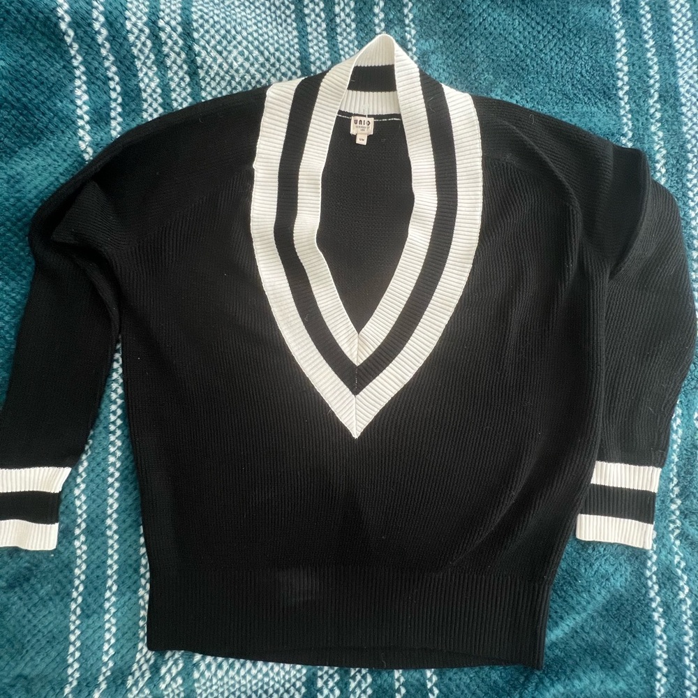 Vneck stripe sweater